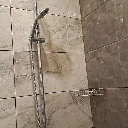 - студія *